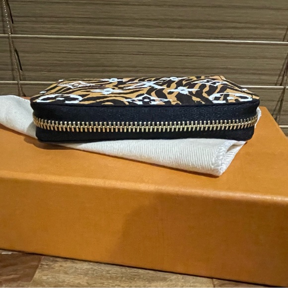 Louis Vuitton Zippy Coin Purse Giant Monogram Jungle Noir Limited Edition - Picture 4 of 9